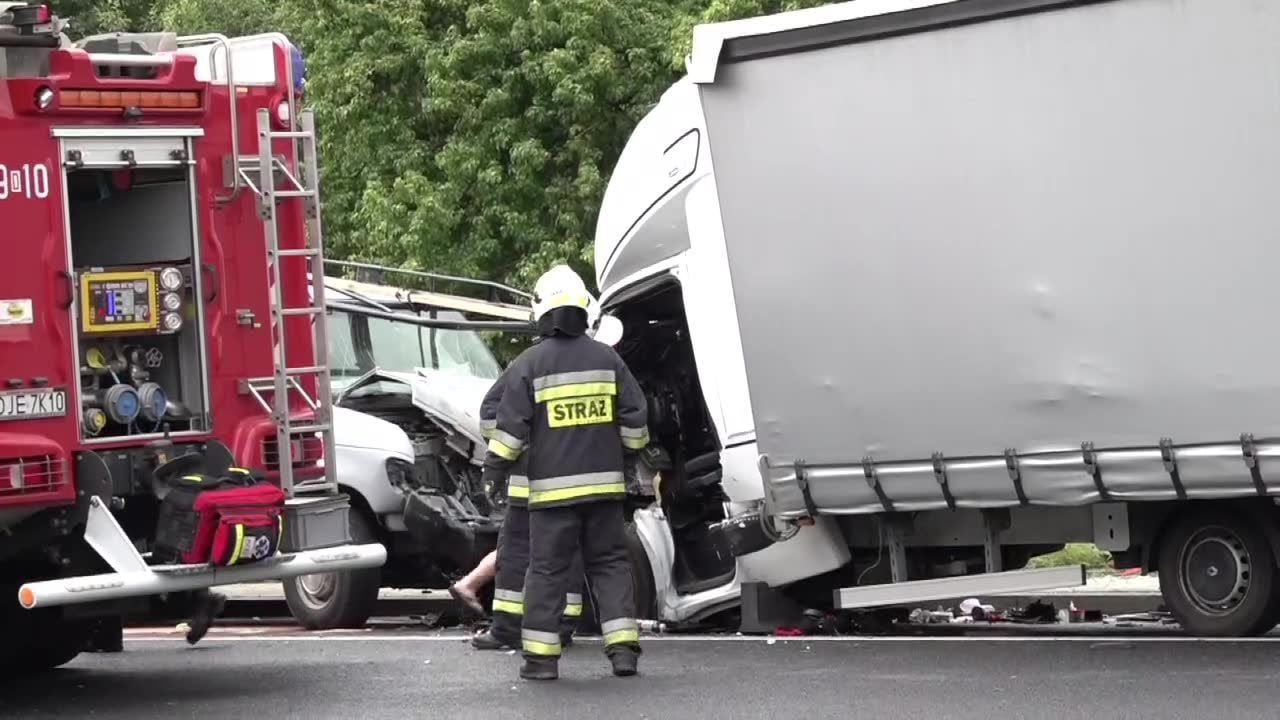 Karambol w Kaczorowie. Cztery uszkodzone samochody, trzy osoby ranne