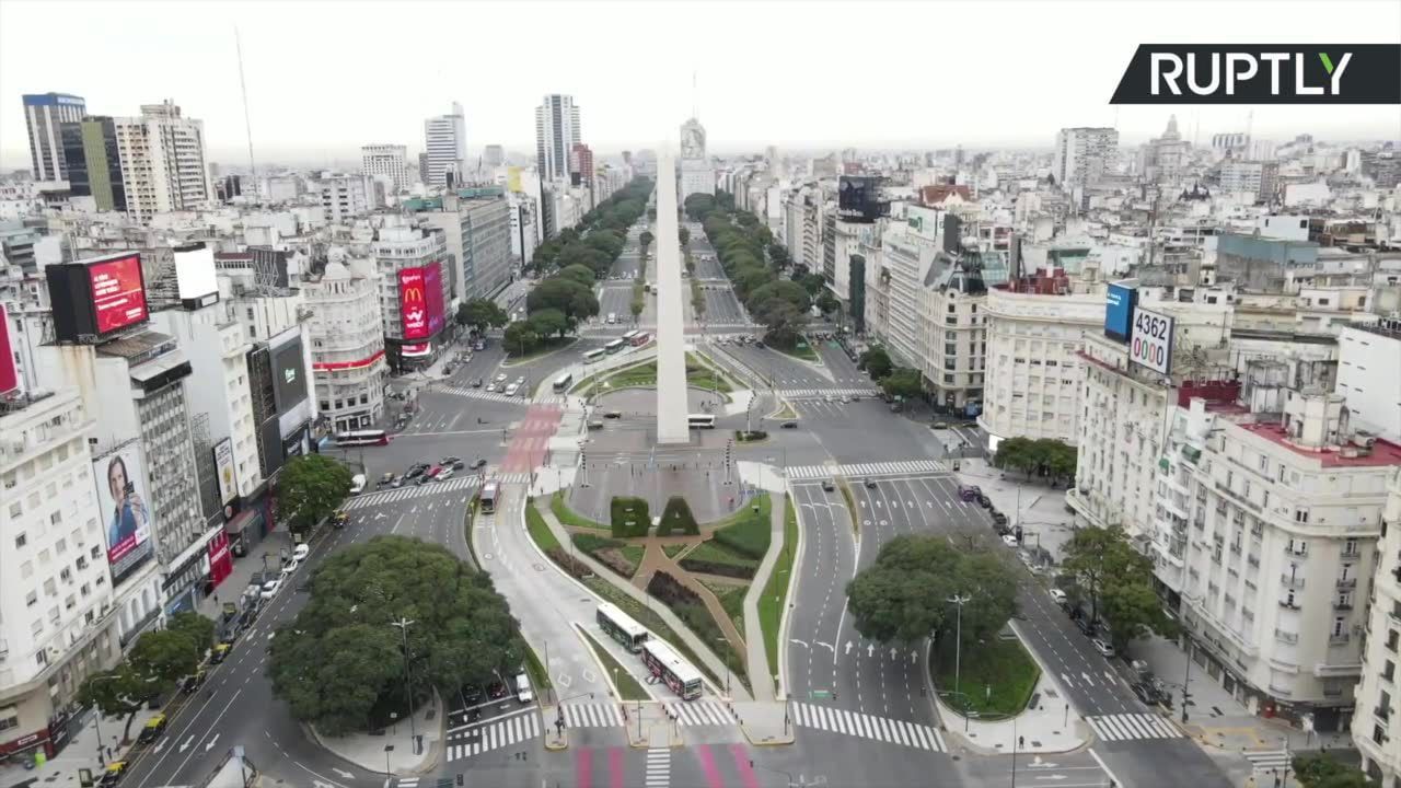 Opustoszałe ulice Buenos Aires. W stolicy Argentyny zaostrzono obostrzenia wprowadzone w związku z pandemią koronawirusa