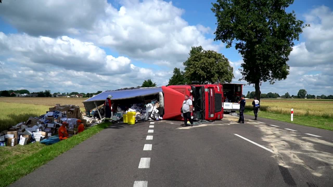 Wypadek ciężarówki w Krzewicy pod Białą Podlaską. Przewoziła chemię gospodarczą