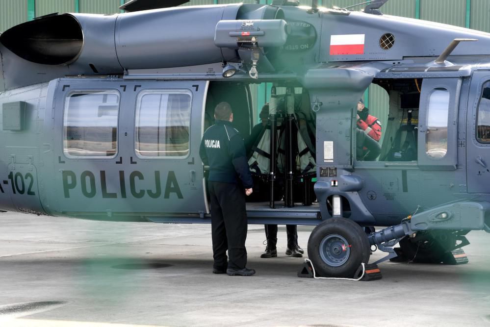 Śląscy policjanci poszukują pumy z użyciem m.in. śmigłowca; zwierzę zniknęło wraz z właścicielem