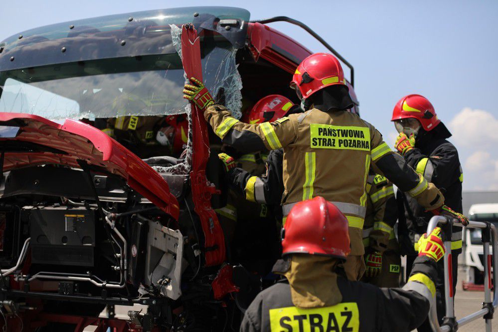 Zderzenie dwóch autokarów i busa w Zachodniopomorskiem; 14 osób rannych