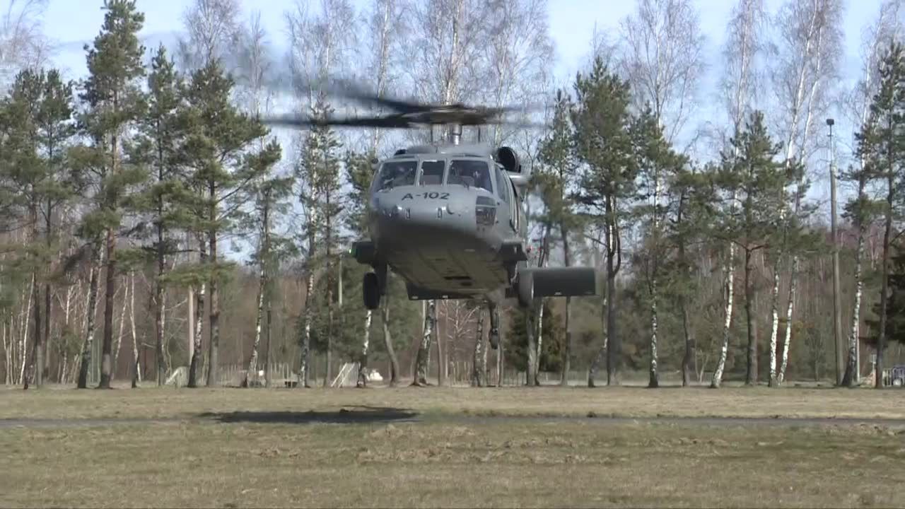 Policja używa Black Hawków do kontrolowania plaż nad Bałtykiem