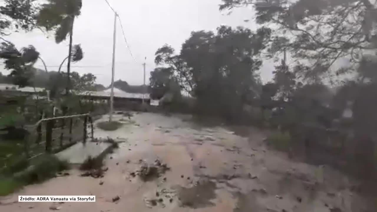 Cyklon Harold uderzył w Vanuatu. Prędkość wiatru przekracza 200 km/h