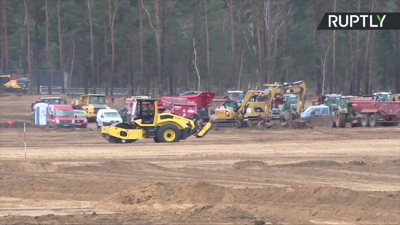 Mimo pandemii koronawirusa trwają prace na budowie fabryki Tesli koło Berlina