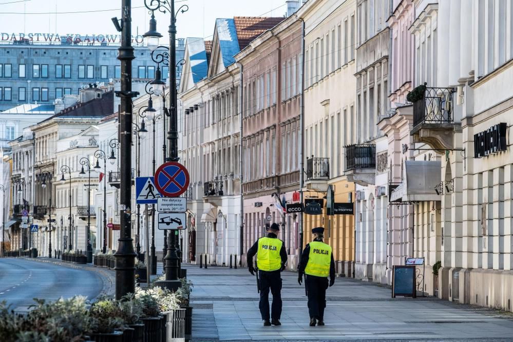 Ostatniej doby policjanci sprawdzili ponad 67 tys. osób na kwarantannie; 140 naruszeń