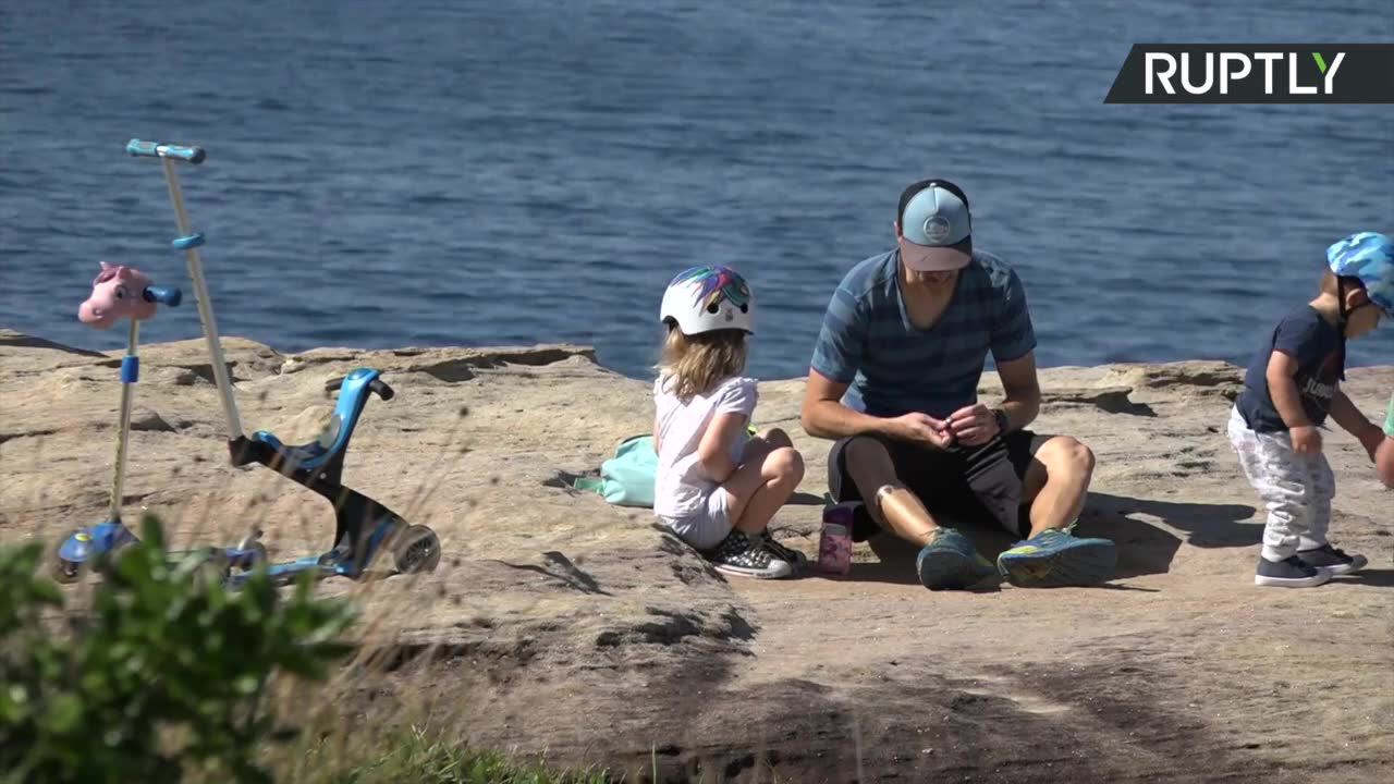 Plaże w Sydney znów otwarte. Tłumy surferów i spacerowiczów nad oceanem