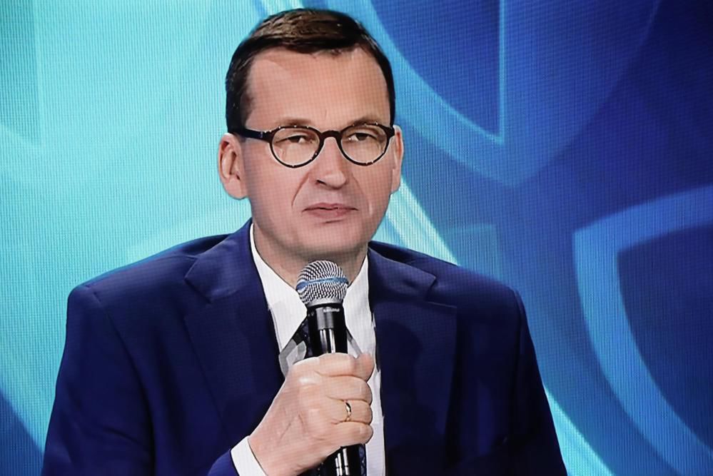 Premier: mam nadzieję, że najpóźniej od września uczniowie powrócą do klas szkolnych