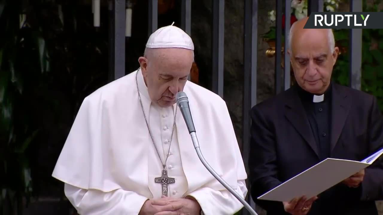 Papież Franciszek modlił się w Lourdes o ustanie pandemii. Apelował o przekazanie budżetów zbrojeniowych na walkę z koronawirusem