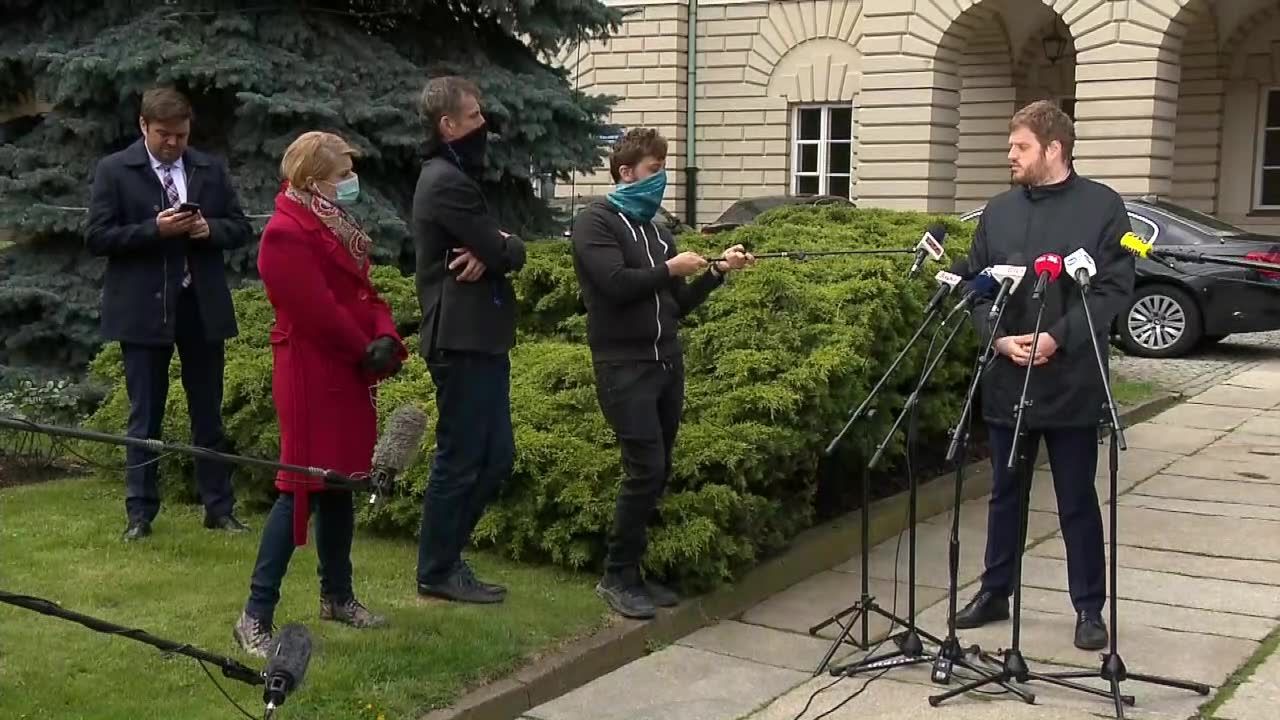 Wiceminister zdrowia o aferze z zakupem masek ochronnych za ponad 5 mln zł