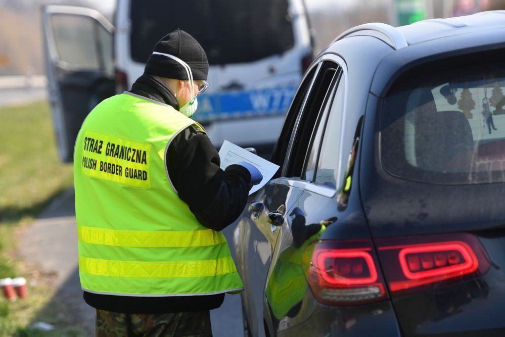 Kontrole graniczne na granicy wewnętrznej przedłużone o kolejny miesiąc