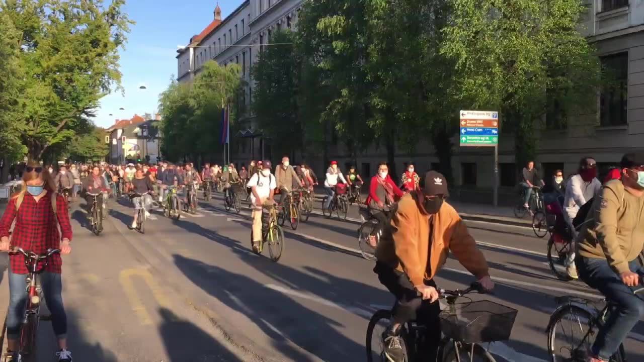 Tysiące rowerzystów przejechało ulicami Lublany w ramach protestu.