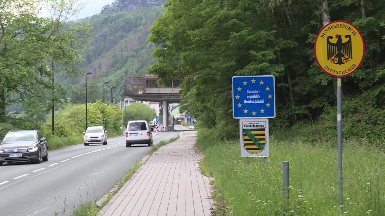 Po trzech miesiącach Republika Czeska otworzyła granice z Niemcami, Austrią i Węgrami.