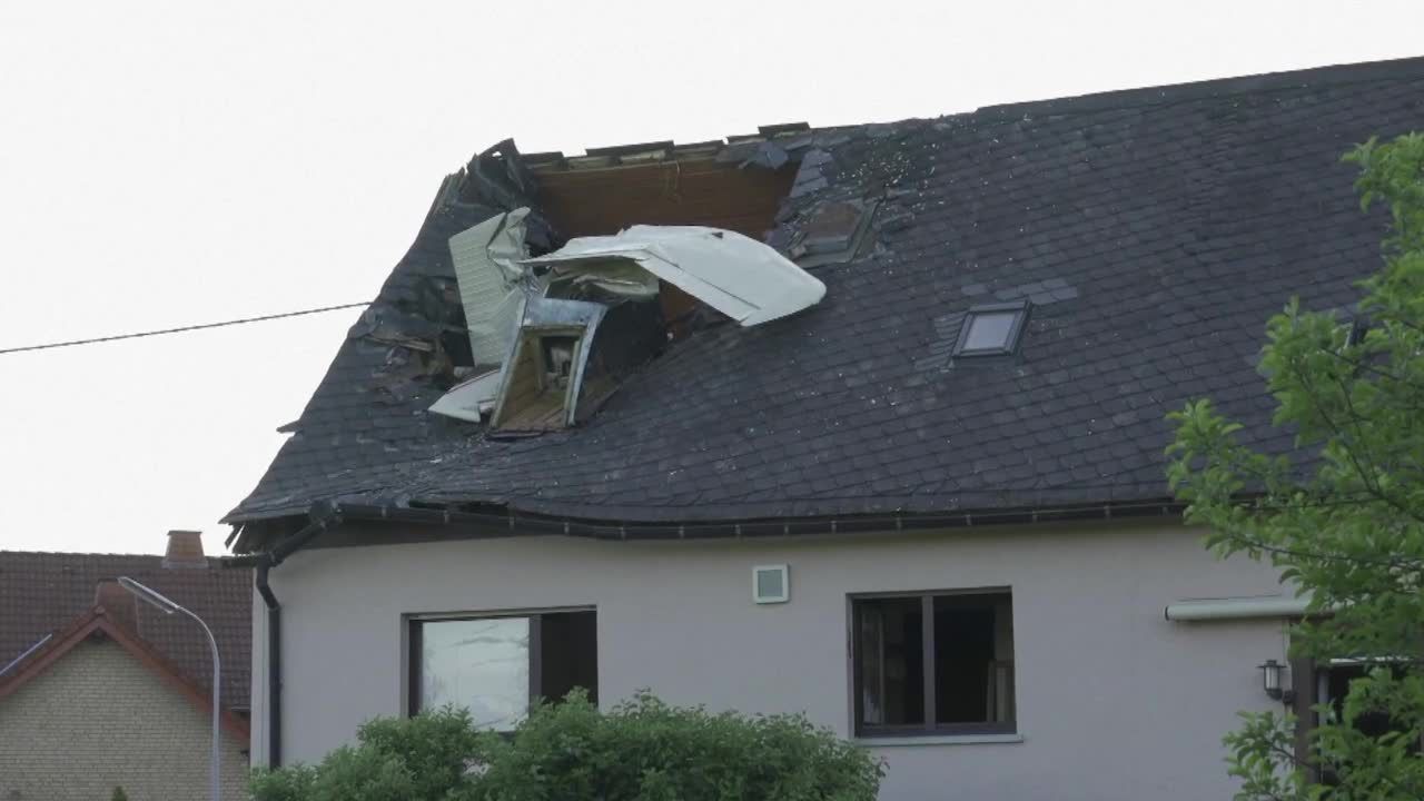 Niewielki samolot wbił się w dom jednorodzinny w południowo-zachodnich Niemczech. W wypadku na szczęście nikt nie zginął