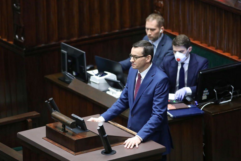 Morawiecki: walka z koronawirusem czy obrona gospodarki to fałszywy wybór