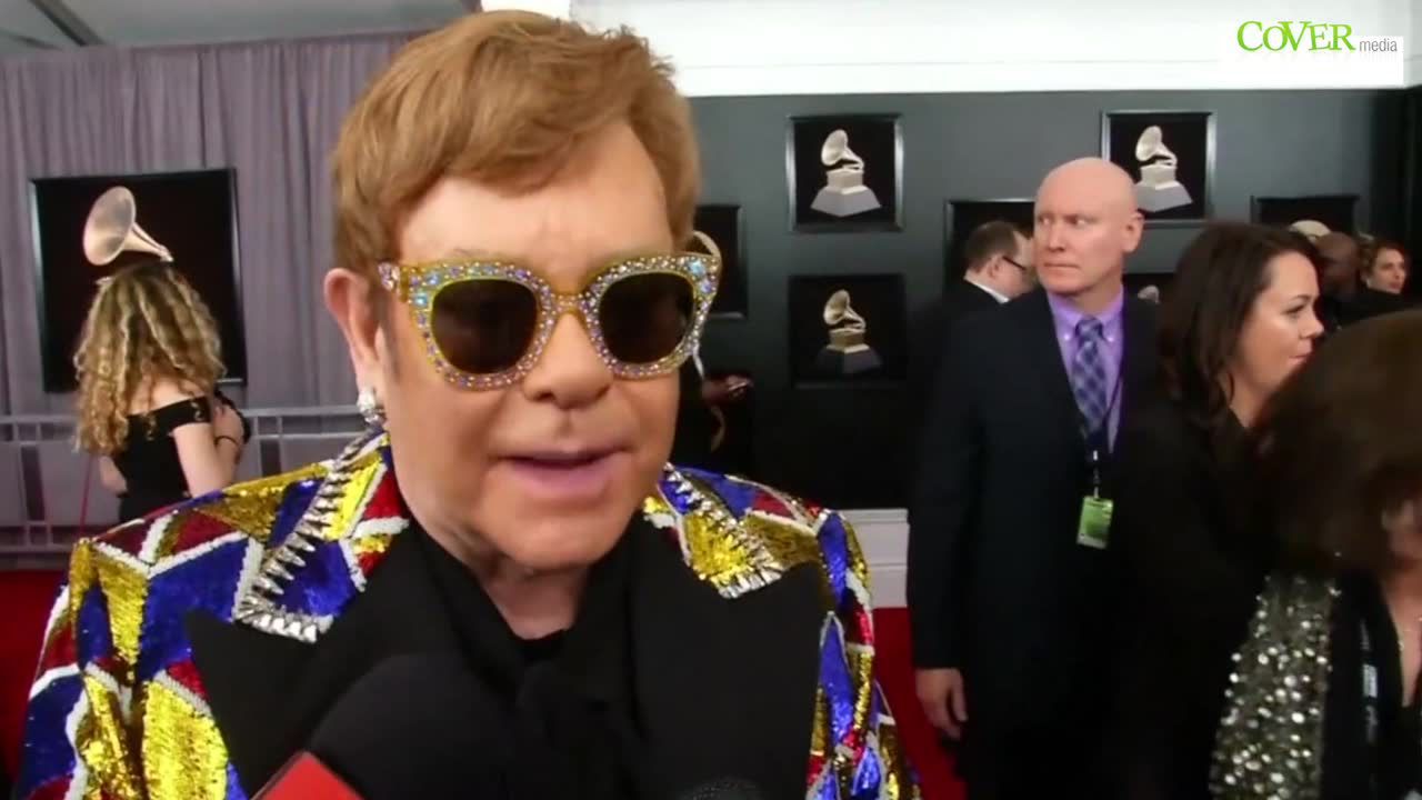 Elton John po raz pierwszy w życiu rozstał się z pianinem. 73-letni muzyk izoluje się w jedynym domu bez instrumentu