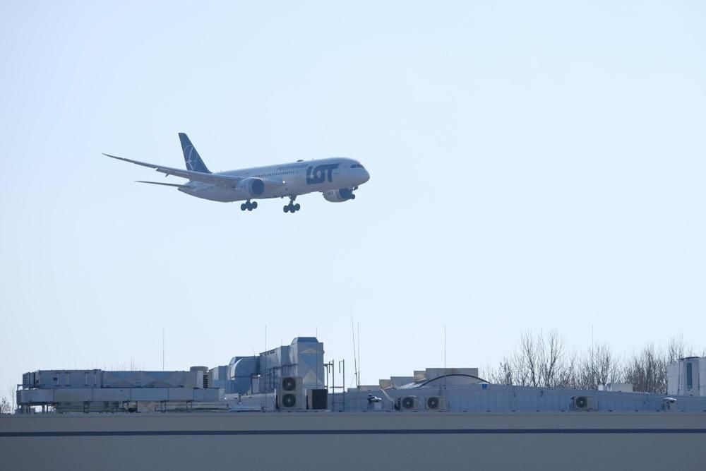 W środę w ramach akcji LOT do Domu rejsy do Warszawy z Delhi, Bangkoku, Nowego Jorku i Toronto