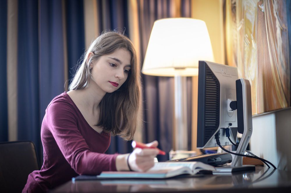 Wynagrodzenie pracownika pracującego zdalnie nie ulega zmianie