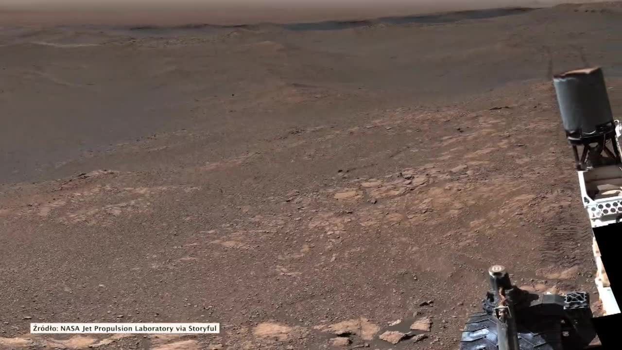 Panorama powierzchni Marsa. Zdjęcia wykonał łazik Curiosity