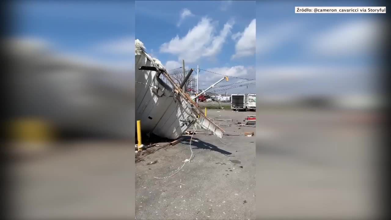 Stan wyjątkowy w Nahsville. Przez miasto przeszło tornado, podczas którego zgnięło 22 ludzi.