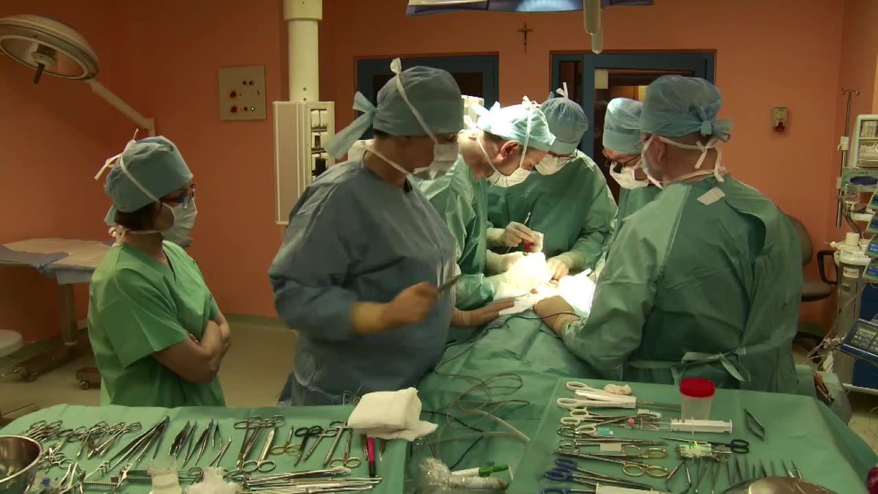 Prof. A. Maciejewski z prestiżową nagrodą amerykańskiego towarzystwa chirurgii. Zasłynął przeszczepem narządów szyi