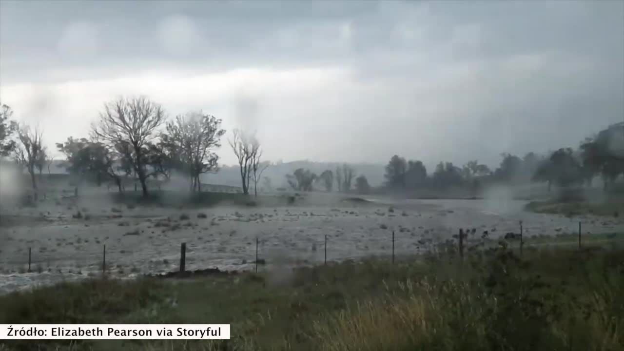 Ulewa przyniosła ukojenie w Nowej Południowej Walii. Deszcz ugasił płomienie i podtopił drogi