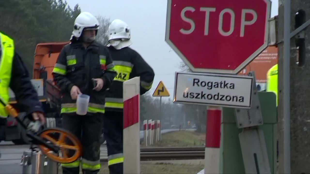 Ciężarówka wjechała pod pociąg relacji Poznań-Berlin. Cztery osoby poszkodowane