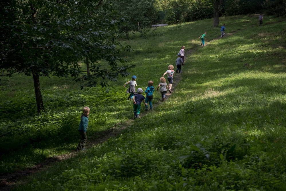 Nauka na dworze sprzyja dzieciom i nauczycielom