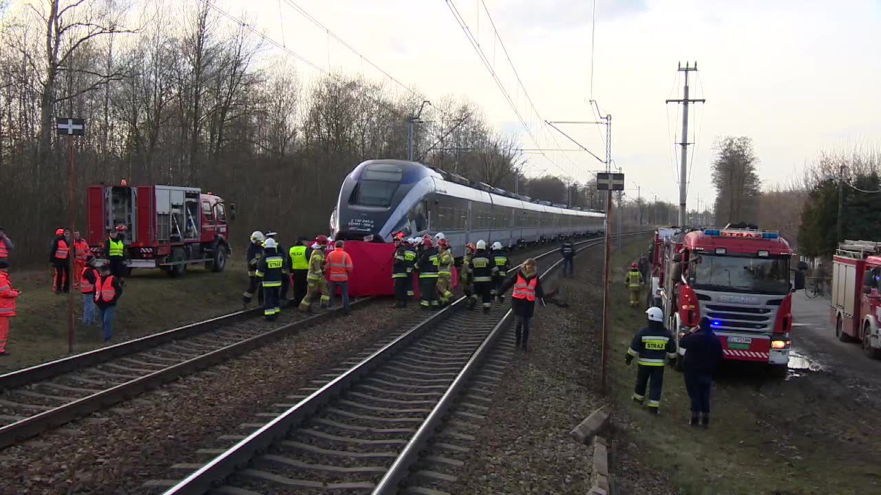 Nie żyje 85-letni kierowca, która wjechał prosto pod podciąg