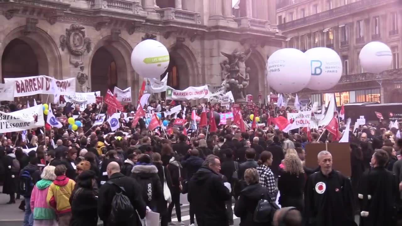 Masowe protesty na ulicach Paryża. Francuzi sprzeciwiają się reformie systemu emerytalnego