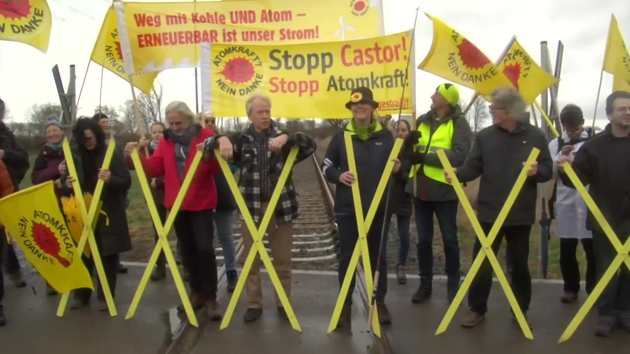 Protest niemieckich ekologów przeciwko transportowi odpadów radioaktywnych do elektrowni jądrowej