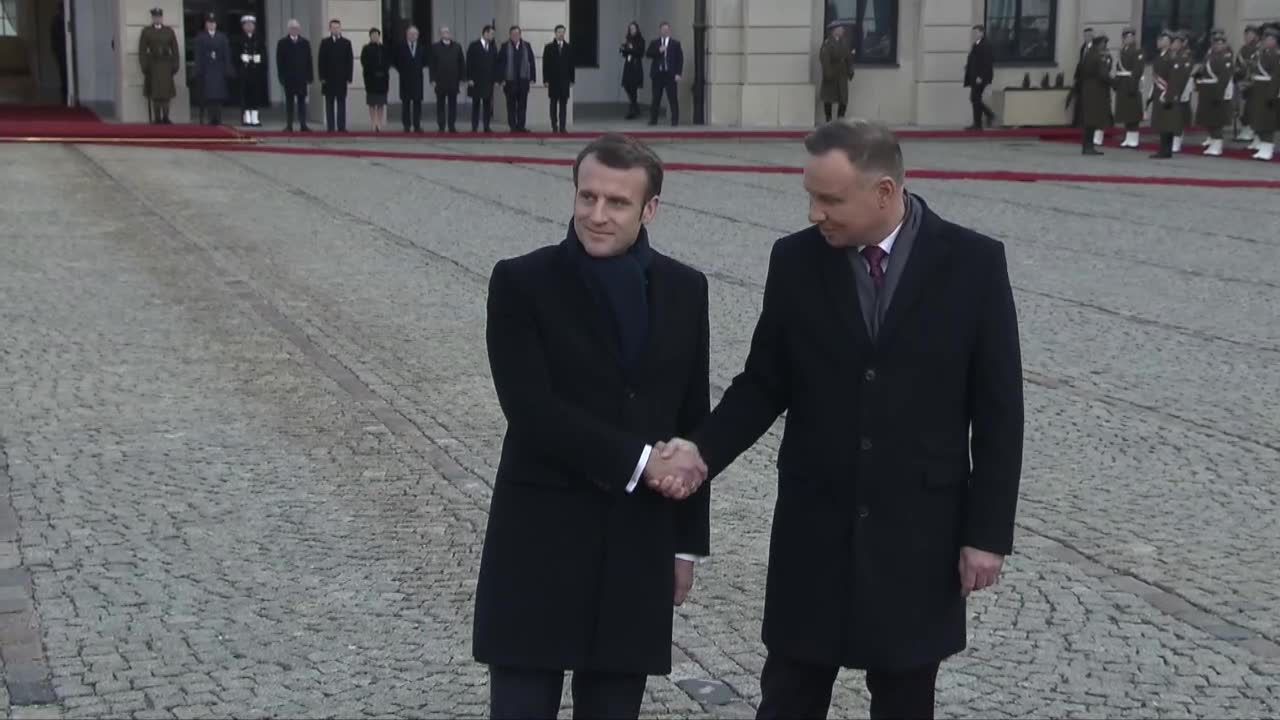 E. Macron w Polsce. Powitanie przed Pałacem Prezydenckim