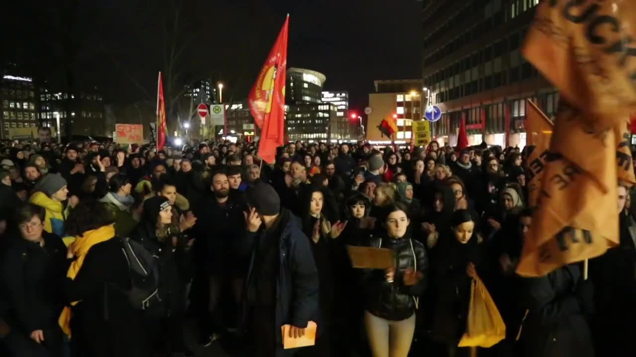 Protesty przeciwko skrajnie prawicowej partii Alternatywa dla Niemiec po strzelaninie w Hanau