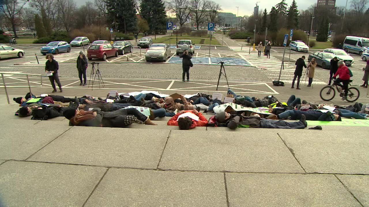 Aktywiści domagają się edukacji klimatycznej w szkołach