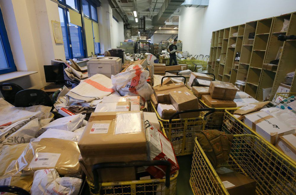 Osoby otrzymujące paczki z Chin nie są narażone na zakażenie koronawirusem