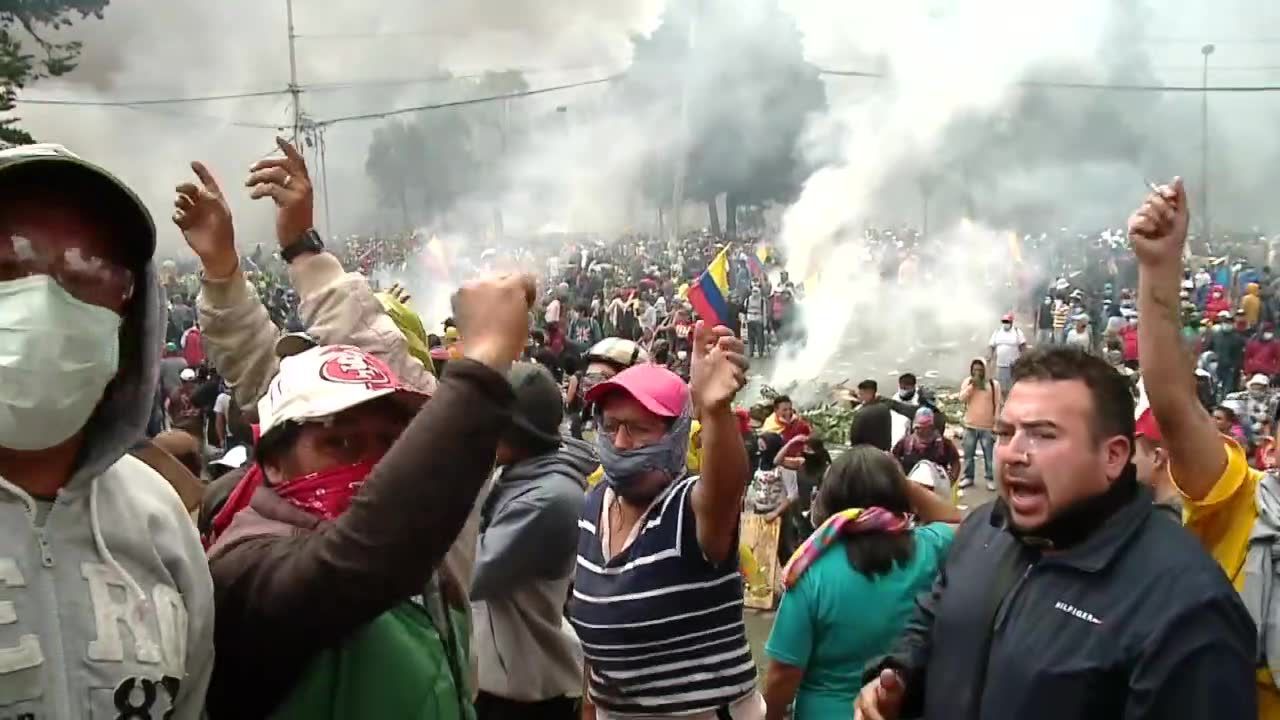 Zamieszki w Quito. Demonstranci podpalili rządowy budynek