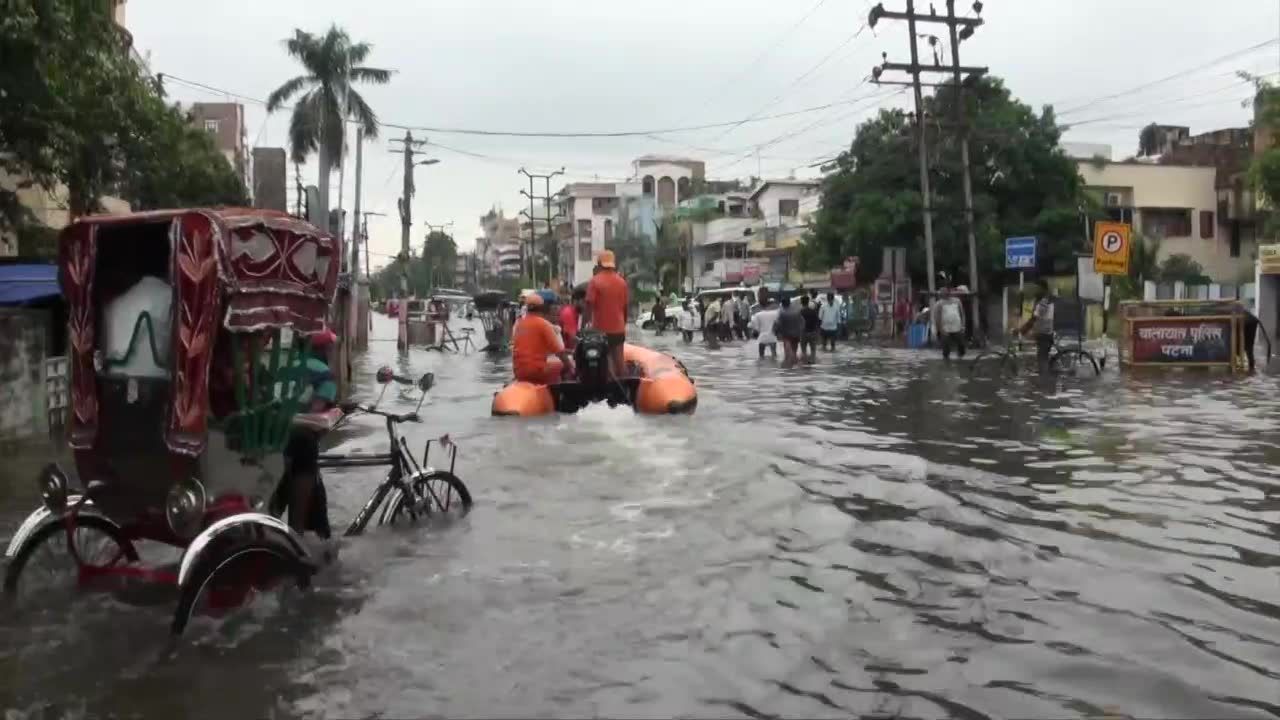 Co najmniej 120 osób zginęło w wyniku powodzi w Indiach