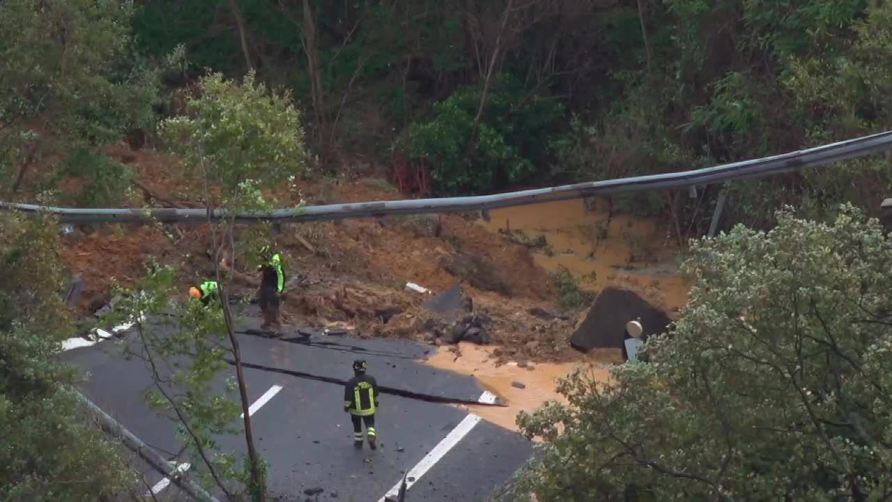 Lawina błotna zniszczyła 30-metrowy odcinek autostrady we Włoszech