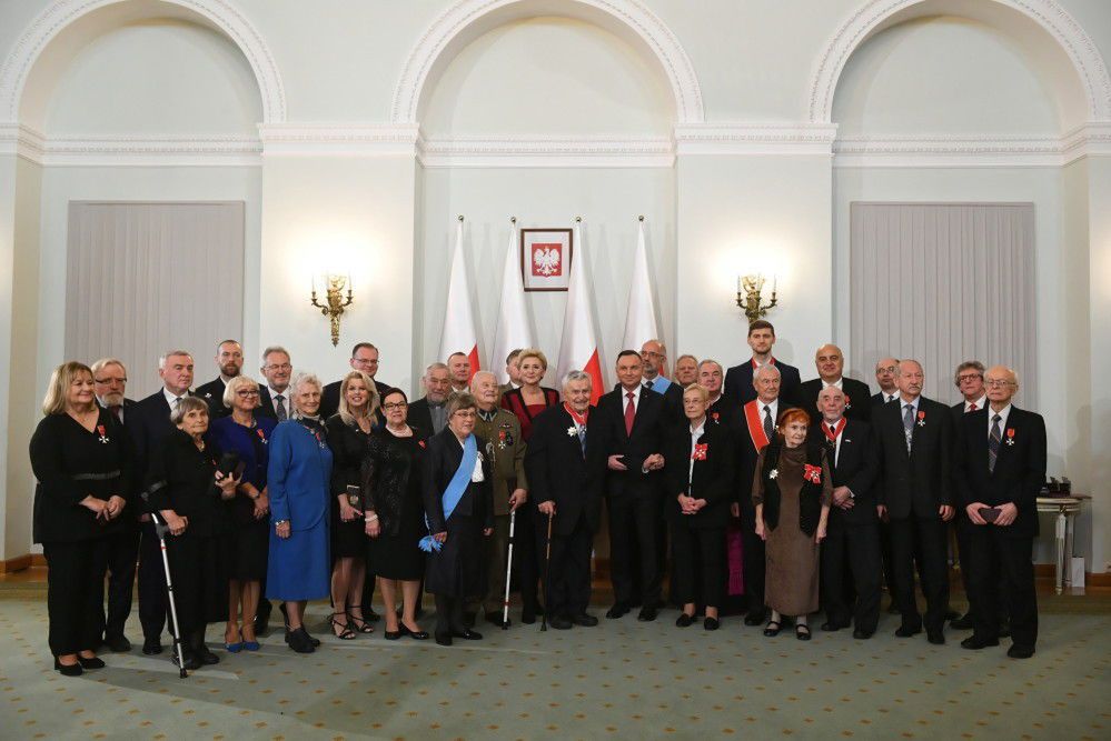 Prezydent odznaczył Orderem Orła Białego prof. Andrzeja Nowaka i prof. Grażynę Świątecką