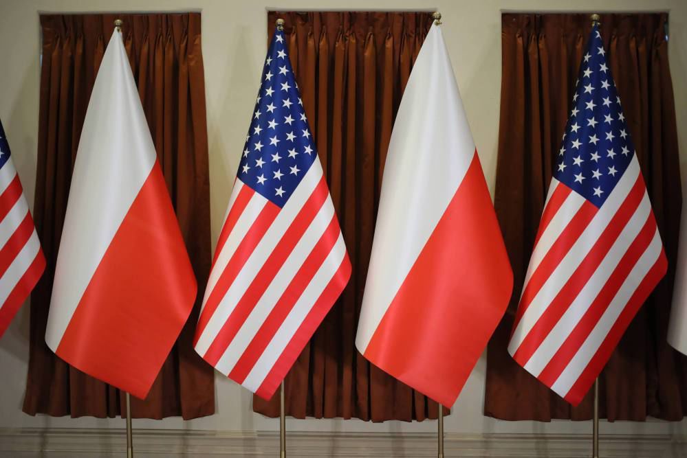 Ambasada USA: wyjazd do pracy lub na studia nadal z wizą