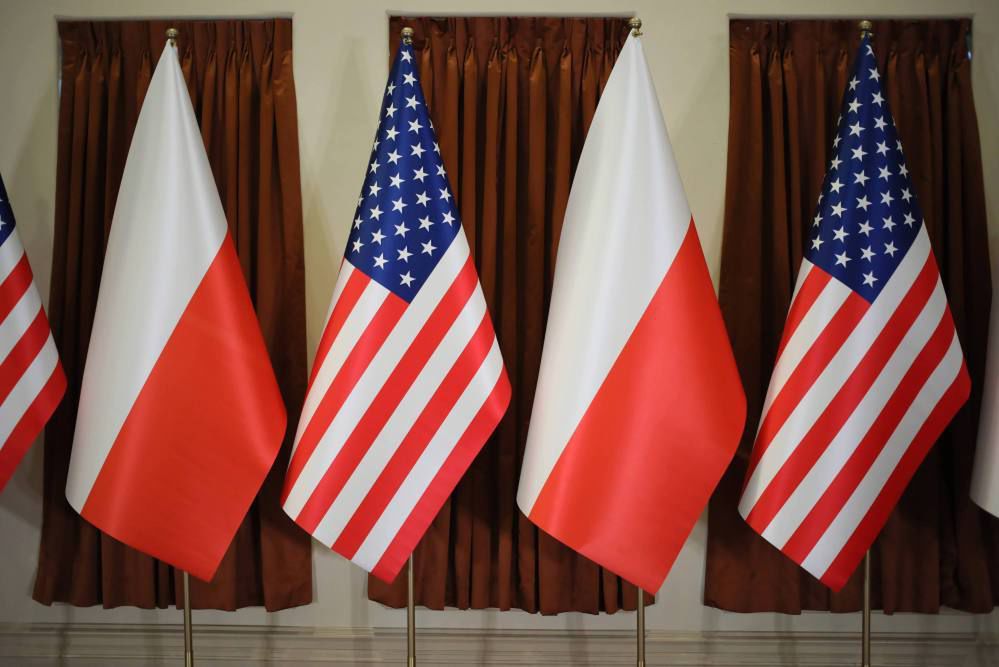 Ambasada USA: wyjazd do pracy lub na studia nadal z wizą