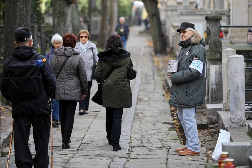 W całym kraju kwesty na rzecz ratowania zabytkowych cmentarzy