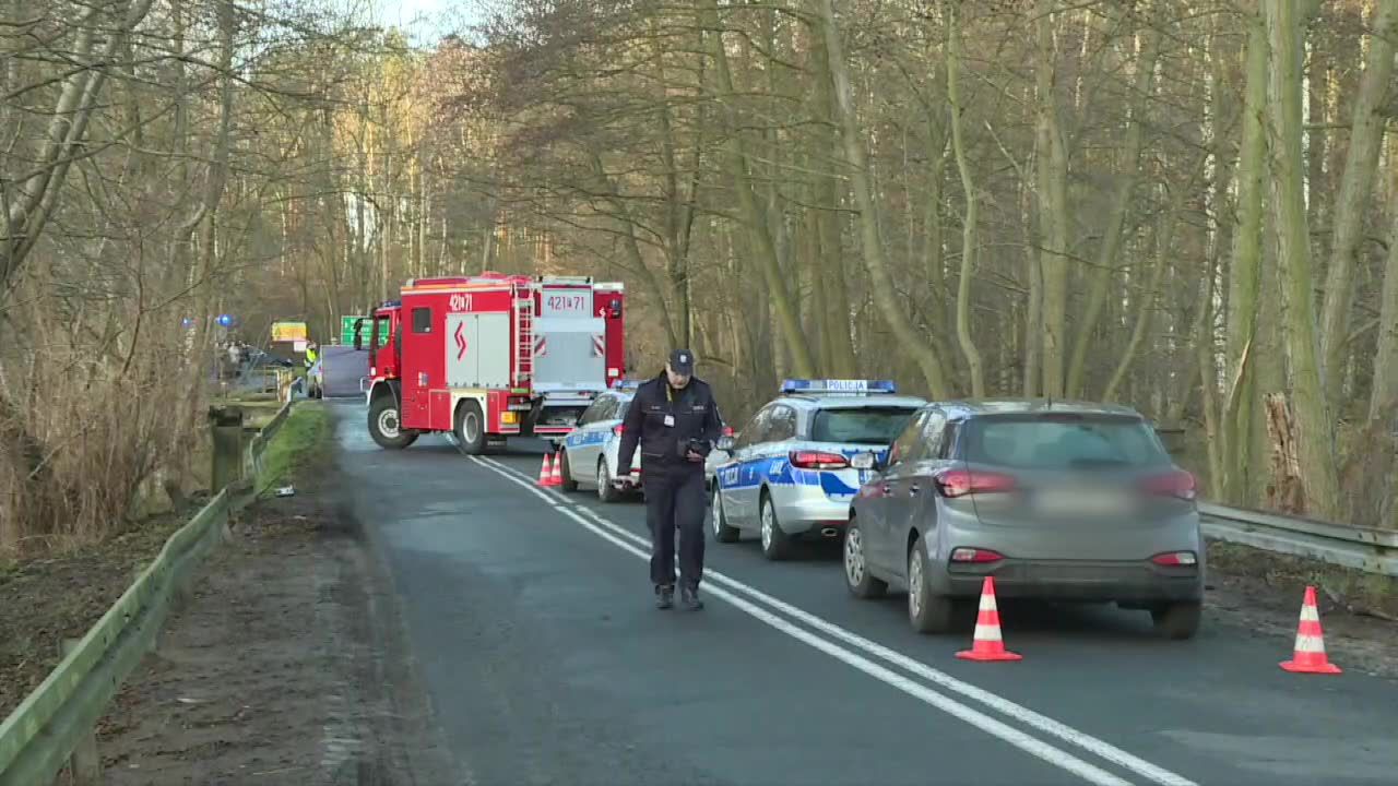 Jechali do pracy, samochód wpadł do stawu. Pięć osób zginęło w Lubuskiem