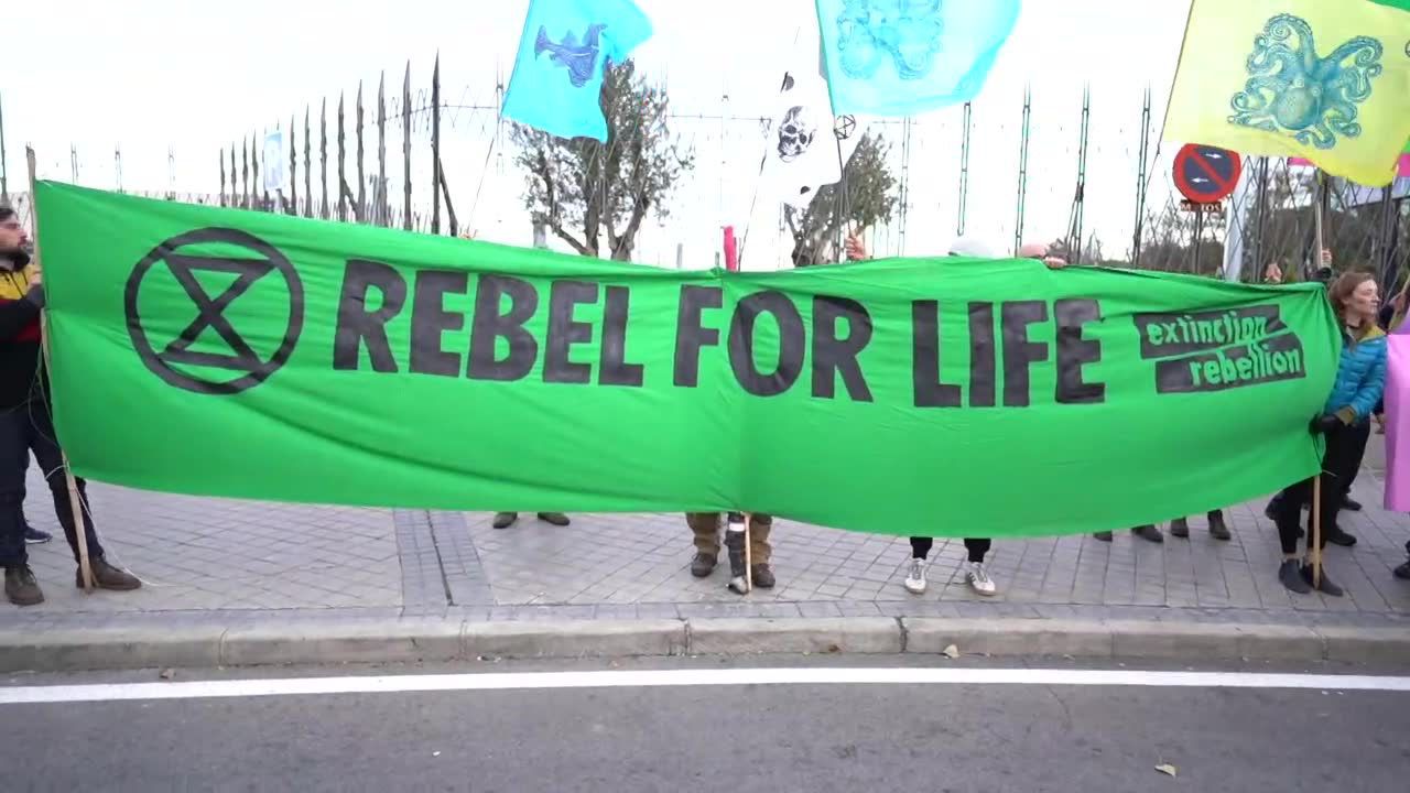 Protest Extinction Rebellion w Madrycie. Aktywiści oczekują działań od polityków na szczycie COP25