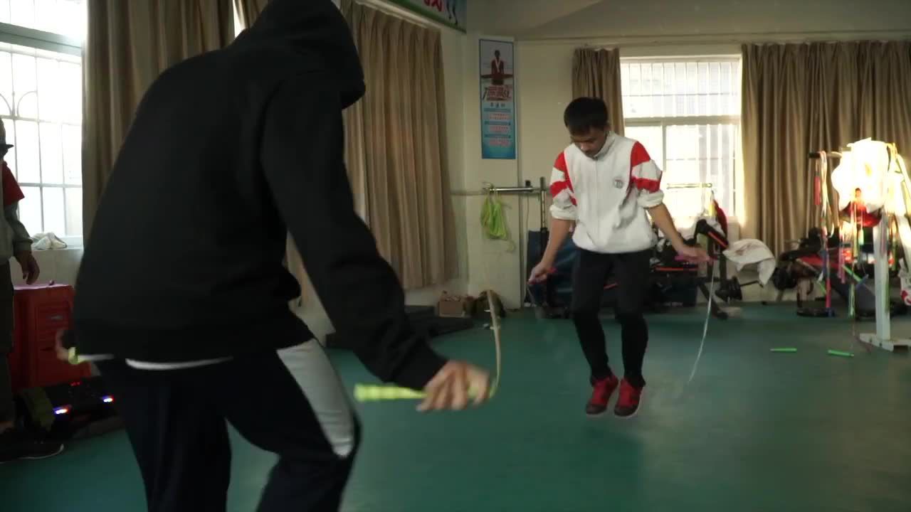 Rekordzista świata w skakaniu na skakance: Zazwyczaj trenujemy 3 godziny dziennie, ale przed zawodami ćwiczymy po 4 godziny