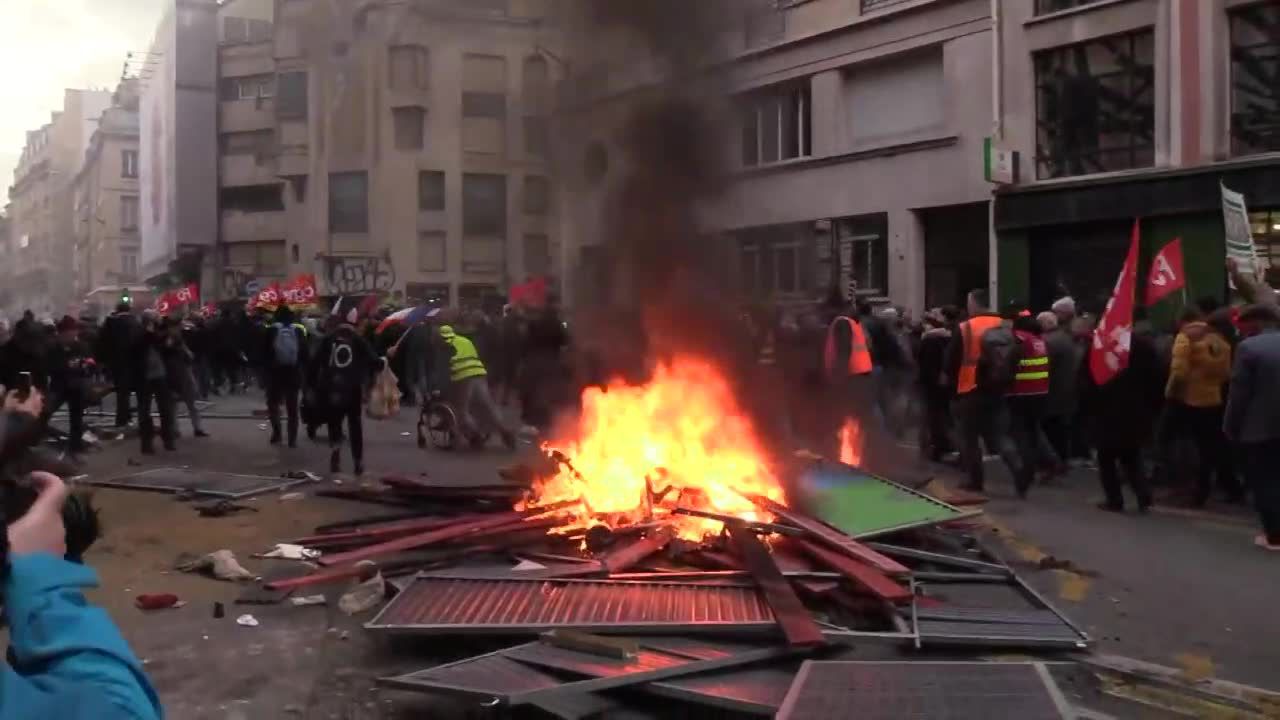 Zamieszki w Paryżu. Kolejne protesty przeciwko reformie emerytalnej