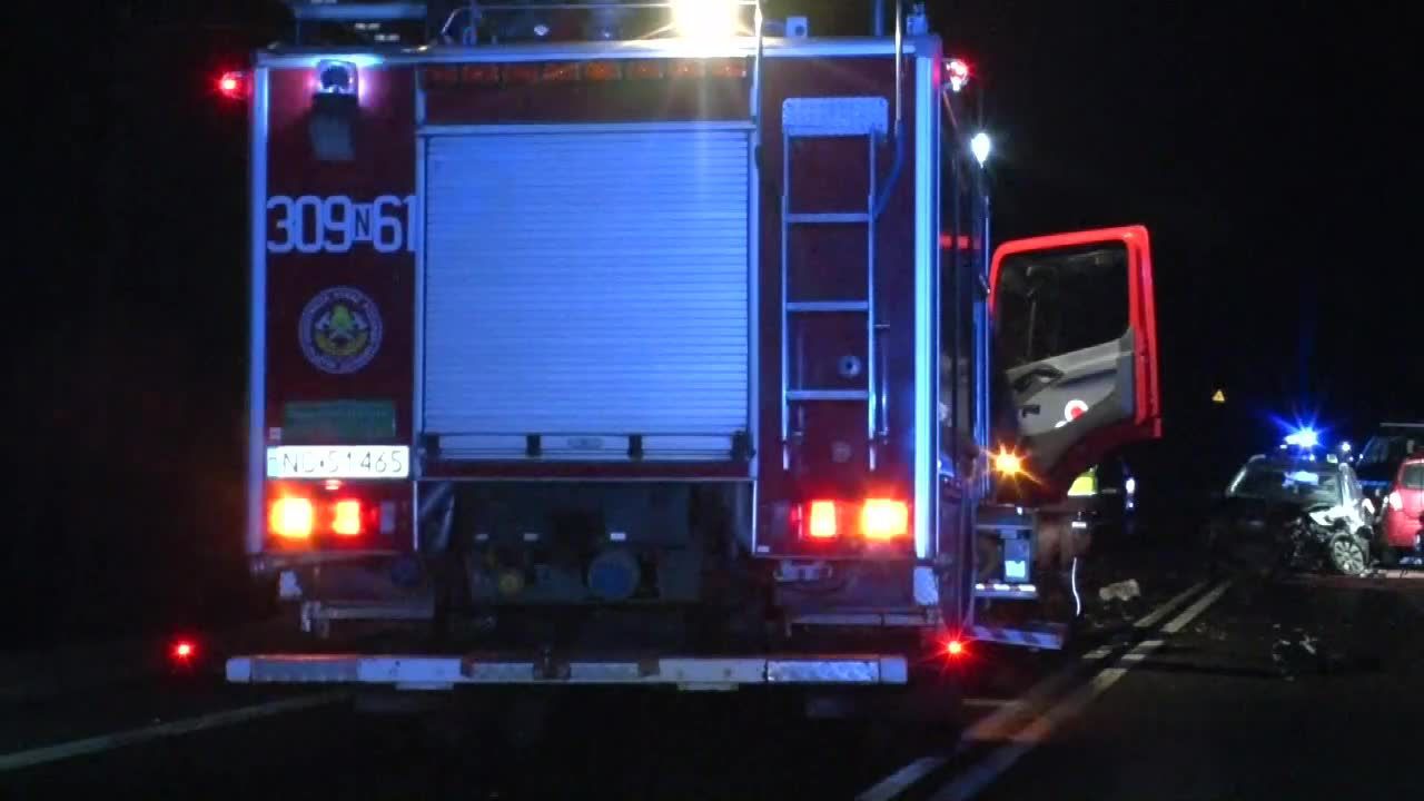 Spowodował wypadek i uciekł. W pozostawiony przez niego samochód wjechało kolejne auto