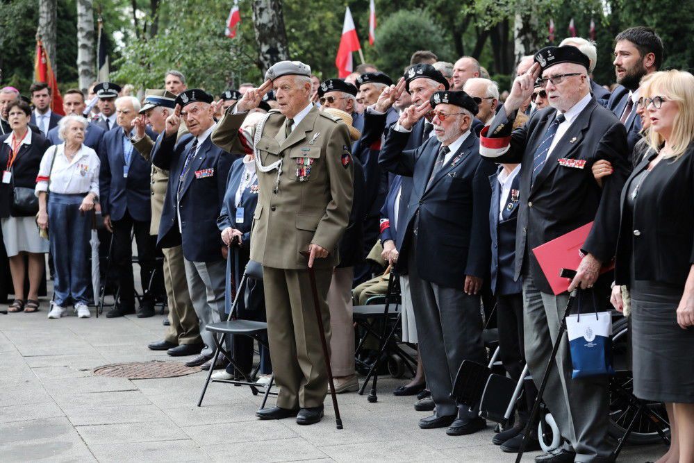 W godzinę “W” oddano hołd powstańcom przed pomnikiem Gloria Victis