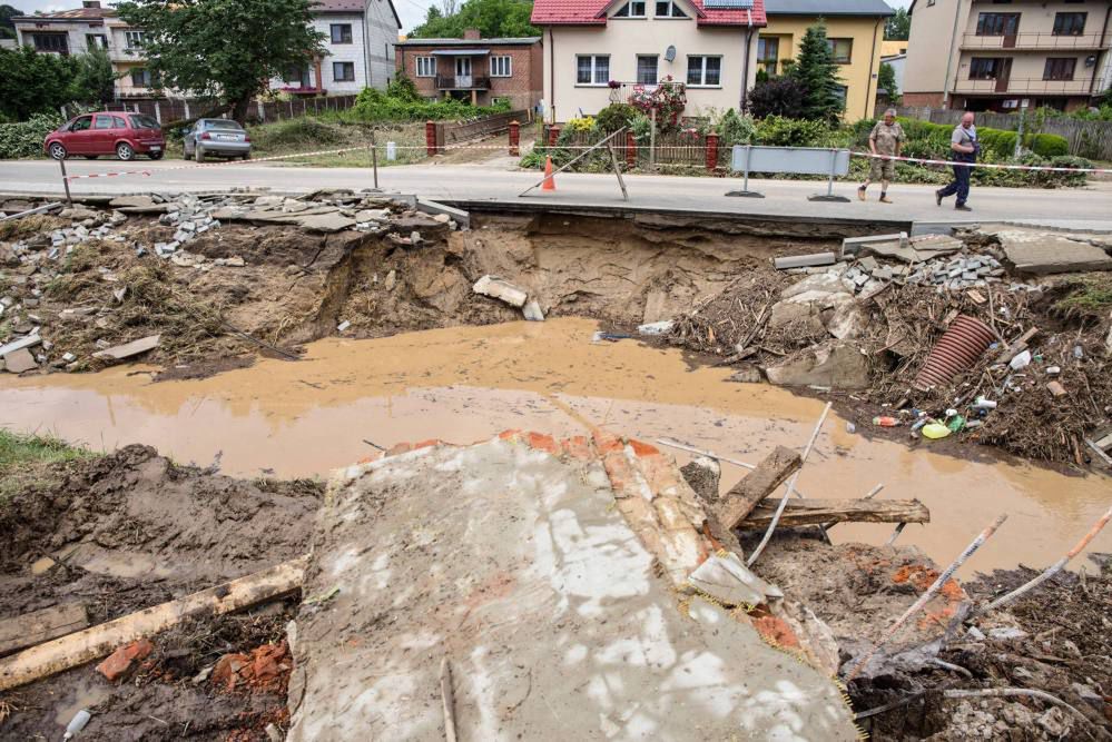 Ponad 55 mln zł więcej na odbudowę infrastruktury zniszczonej przez nawałnice i powodzie