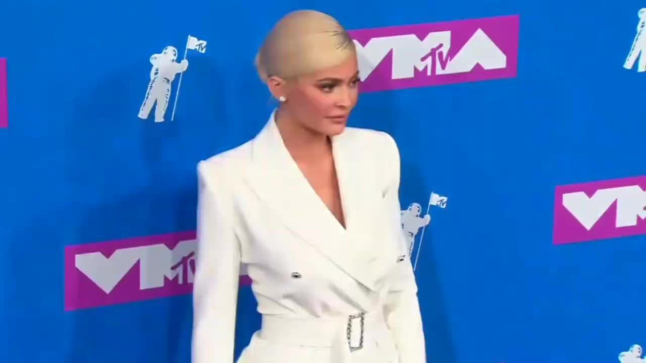 Kylie Jenner wypuszcza urodzinową kolekcję kosmetyków