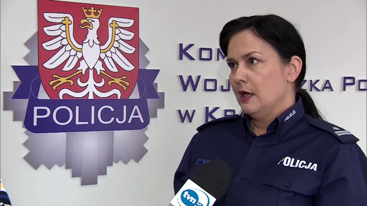 Ponad 20 zatrzymanych, w samochodach “zabronione przedmioty”. Akcja policji przed centrum handlowym w Krakowie